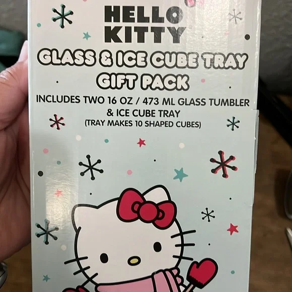 Hello Kitty Glass and Ice Cube Tray Gift Pack - Picture 4 of 4